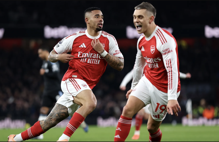 Arsenal dội "mưa b&agrave;n thắng" trước Aston Villa, v&ocirc; địch lượt đi Ngoại hạng - Ảnh 7.