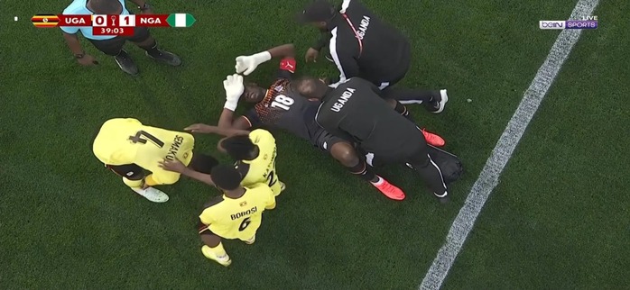 Kh&oacute; tin: Một đội phải d&ugrave;ng 3 thủ m&ocirc;n trong c&ugrave;ng trận tại AFCON - Ảnh 1.