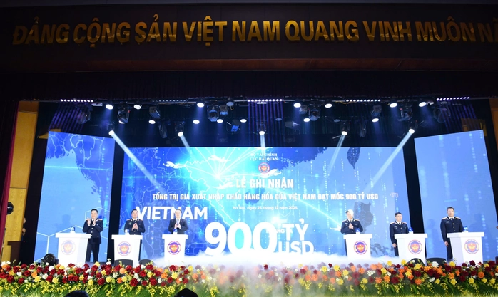 Vietnam sets new import&ndash;export record, with China and the U.S. accounting for 422 billion USD - Ảnh 2.