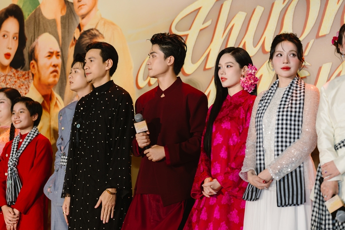 Trấn Th&agrave;nh v&agrave; Trường Giang ch&uacute;c mừng Thu Trang, Tiến Luật - Ảnh 4.