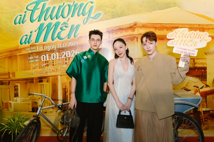 Trấn Th&agrave;nh v&agrave; Trường Giang ch&uacute;c mừng Thu Trang, Tiến Luật - Ảnh 10.