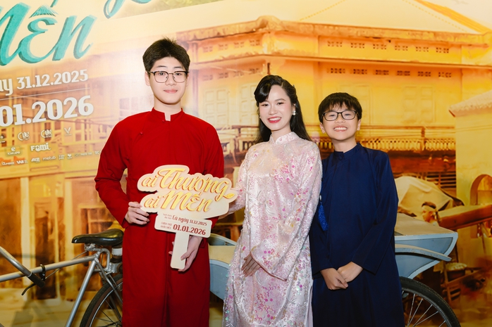 Trấn Th&agrave;nh v&agrave; Trường Giang ch&uacute;c mừng Thu Trang, Tiến Luật - Ảnh 14.