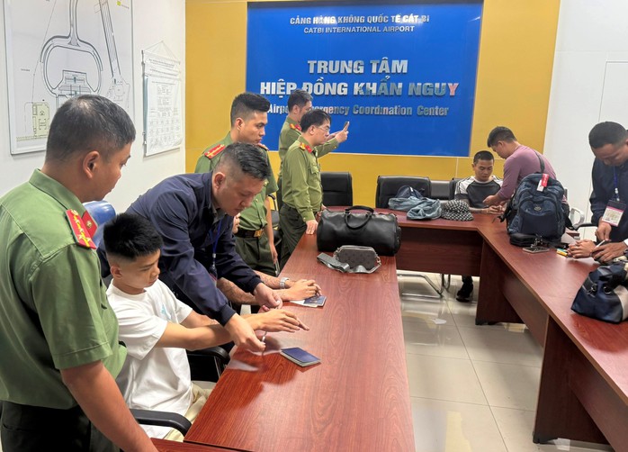 Bắt tr&ugrave;m lừa đảo xuy&ecirc;n quốc gia chiếm đoạt tiền của hơn 1000 bị hại - Ảnh 1.