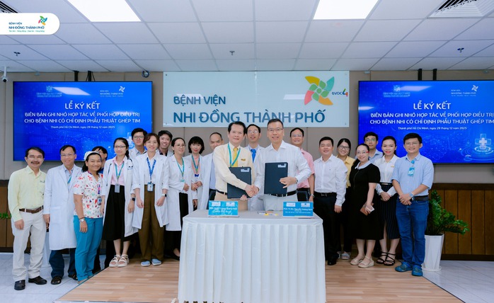 Hai bệnh viện đầu ng&agrave;nh TPHCM &ldquo;bắt tay&rdquo; gh&eacute;p tim cho trẻ em - Ảnh 1.