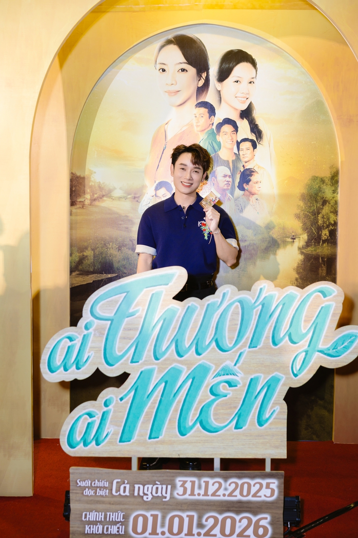 Trấn Th&agrave;nh v&agrave; Trường Giang ch&uacute;c mừng Thu Trang, Tiến Luật - Ảnh 16.