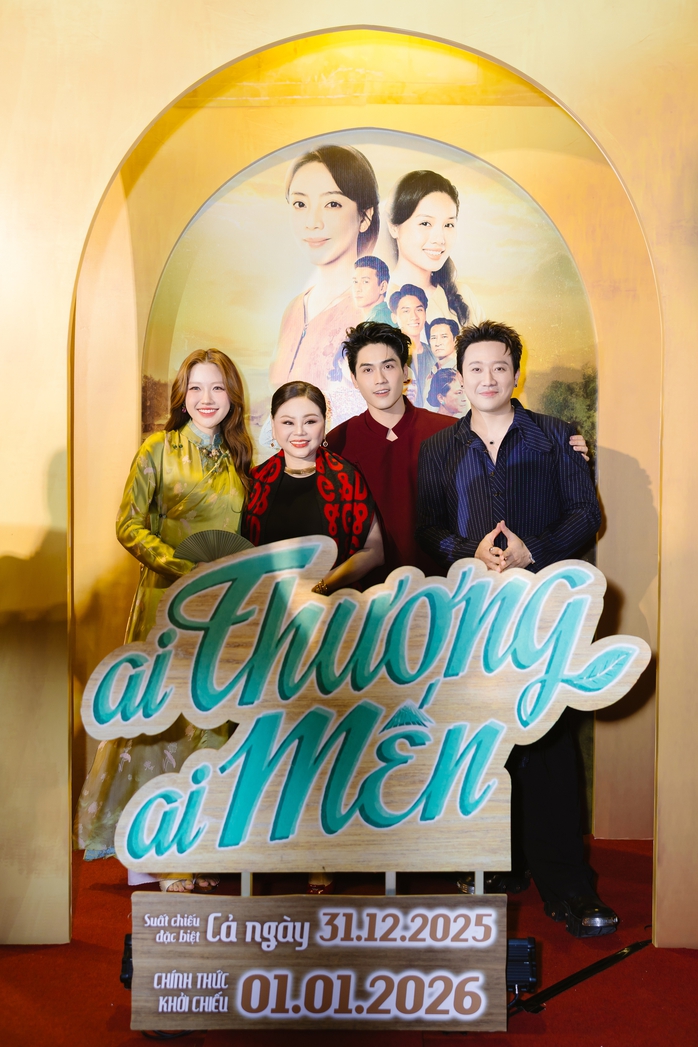 Trấn Th&agrave;nh v&agrave; Trường Giang ch&uacute;c mừng Thu Trang, Tiến Luật - Ảnh 15.