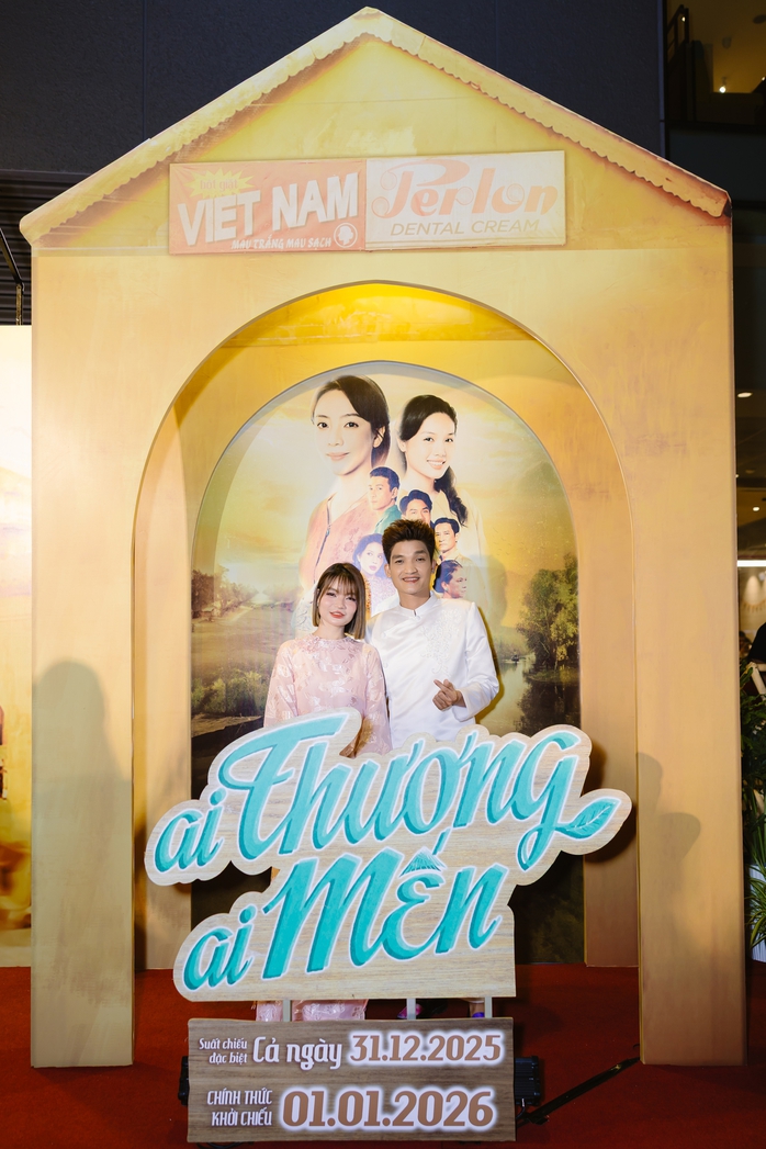 Trấn Th&agrave;nh v&agrave; Trường Giang ch&uacute;c mừng Thu Trang, Tiến Luật - Ảnh 19.