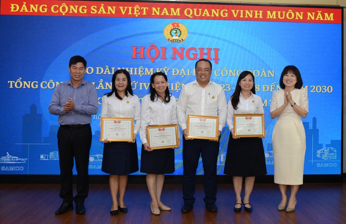 Chăm lo đời sống đo&agrave;n vi&ecirc;n, th&uacute;c đẩy thi đua lao động s&aacute;ng tạo - Ảnh 2.