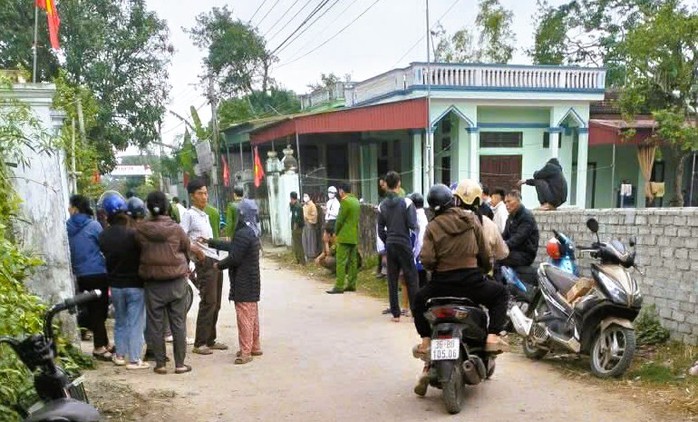 Thảm &aacute;n chồng ch&eacute;m chết vợ, 1 ch&aacute;u nhỏ rồi nhảy lầu tự tử - Ảnh 1.