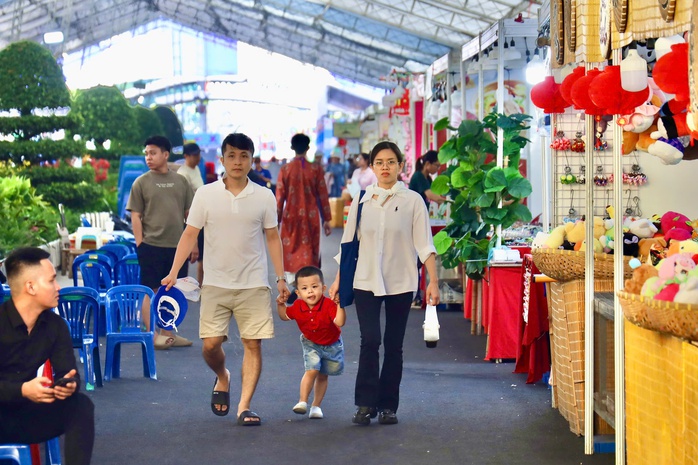 Đ&oacute;n năm mới 2026 giữa kh&ocirc;ng gian đa văn h&oacute;a ở Thảo Cầm Vi&ecirc;n - Ảnh 1.