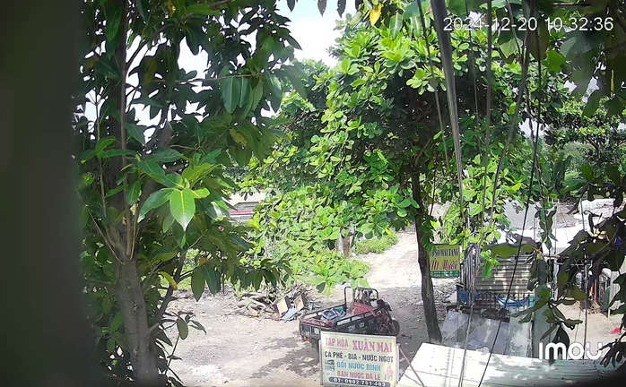 Công an TPHCM bắt một phụ nữ cho đổ hơn 257 tấn xà bần trên đất - Ảnh 2.