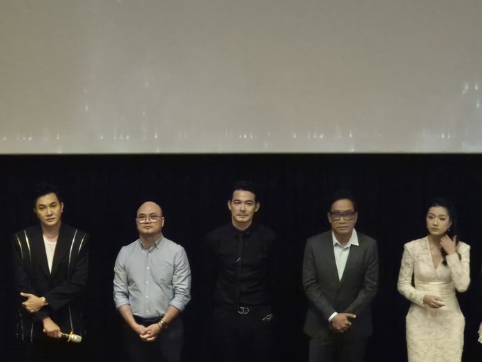 "Người t&igrave;nh m&agrave;n ảnh" của Quang Tuấn tụ hội c&ugrave;ng V&acirc;n Trang, L&ecirc; Hạ Anh - Ảnh 12.