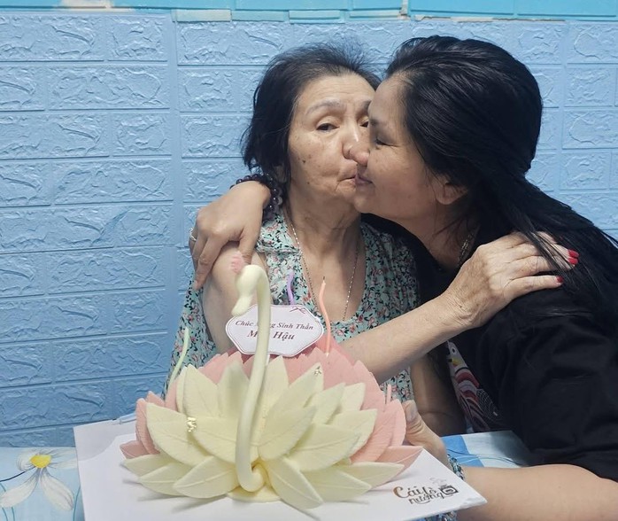 NSƯT T&uacute; Sương: Sinh nhật cuối năm 2025 ấm &aacute;p gia đ&igrave;nh, ghi khắc &acirc;n t&igrave;nh kh&aacute;n giả - Ảnh 2.