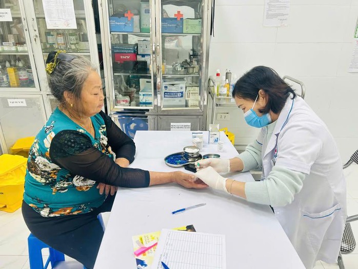 Thêm hai đối tượng được BHYT chi trả 100% phí khám chữa bệnh - Ảnh 1.