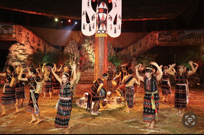 TS NSƯT Ho&agrave;ng Duẩn dốc sức với "Miền k&yacute; ức Cơ Tu" ch&agrave;o đ&oacute;n năm 2026 - Ảnh 3.