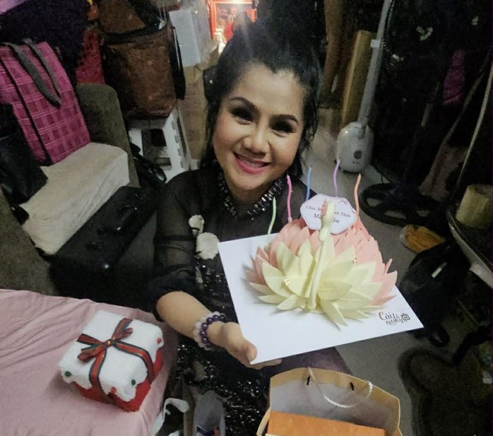 NSƯT T&uacute; Sương: Sinh nhật cuối năm 2025 ấm &aacute;p gia đ&igrave;nh, ghi khắc &acirc;n t&igrave;nh kh&aacute;n giả - Ảnh 6.