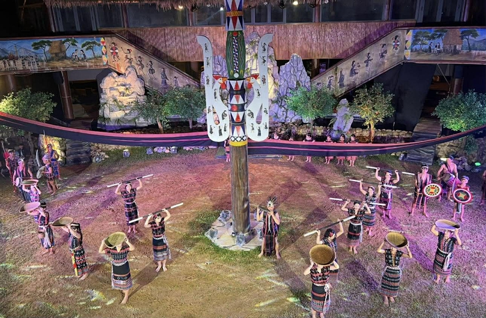 TS NSƯT Ho&agrave;ng Duẩn dốc sức với "Miền k&yacute; ức Cơ Tu" ch&agrave;o đ&oacute;n năm 2026 - Ảnh 2.