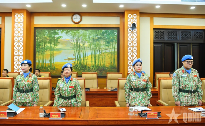 Trao quyết định cử sĩ quan đi l&agrave;m nhiệm vụ g&igrave;n giữ h&ograve;a b&igrave;nh Li&ecirc;n Hợp quốc - Ảnh 2.