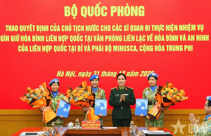 Trao quyết định cử sĩ quan đi l&agrave;m nhiệm vụ g&igrave;n giữ h&ograve;a b&igrave;nh Li&ecirc;n Hợp quốc - Ảnh 7.