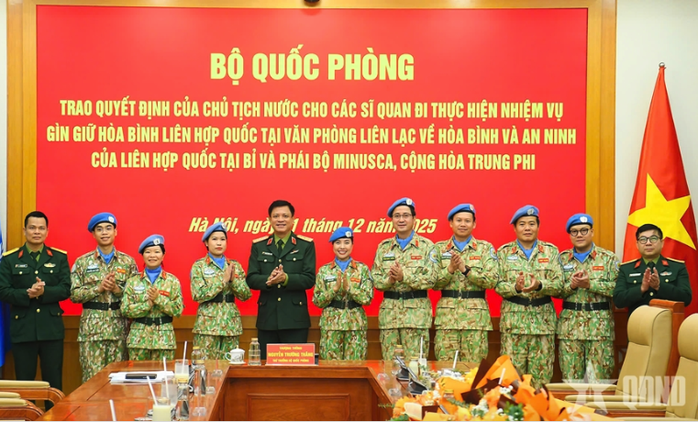 Trao quyết định cử sĩ quan đi l&agrave;m nhiệm vụ g&igrave;n giữ h&ograve;a b&igrave;nh Li&ecirc;n Hợp quốc - Ảnh 5.