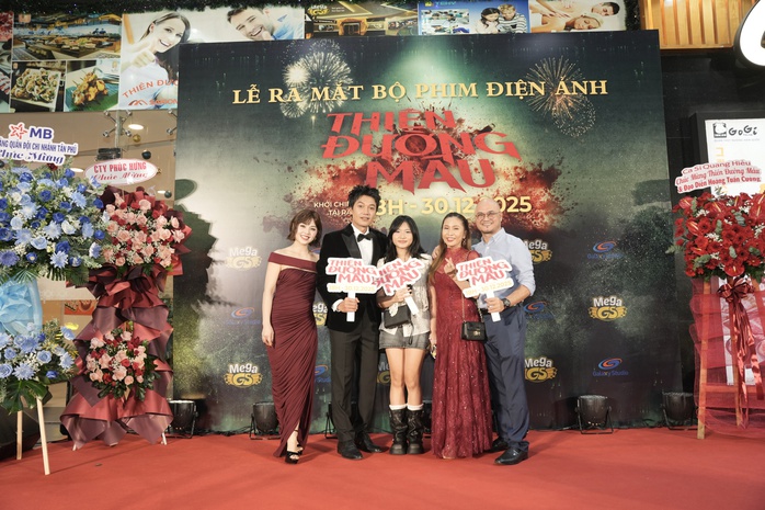 "Người t&igrave;nh m&agrave;n ảnh" của Quang Tuấn tụ hội c&ugrave;ng V&acirc;n Trang, L&ecirc; Hạ Anh - Ảnh 4.