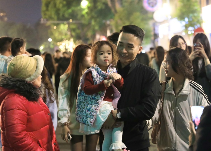 H&aacute;o hức chờ đ&oacute;n xem ph&aacute;o hoa mừng năm mới 2026 - Ảnh 15.