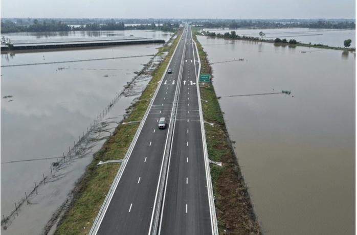 Đoạn cao tốc Hậu Giang - C&agrave; Mau chưa đưa v&agrave;o khai th&aacute;c do mưa lớn k&eacute;o d&agrave;i - Ảnh 1.