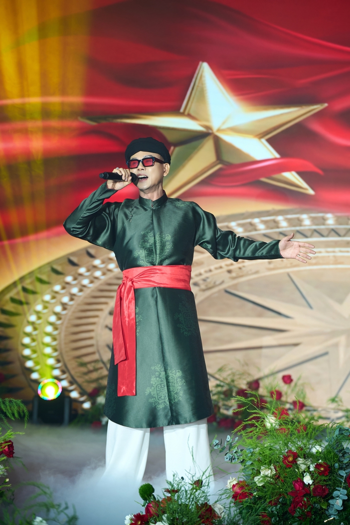 Phan Đinh T&ugrave;ng đ&oacute;n tuổi 50 ra sao?  - Ảnh 2.