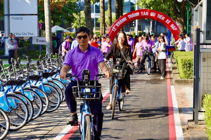 L&agrave;n xe đạp đầu ti&ecirc;n tại TPHCM tr&ecirc;n đại lộ Mai Ch&iacute; Thọ ch&iacute;nh thức vận h&agrave;nh - Ảnh 7.