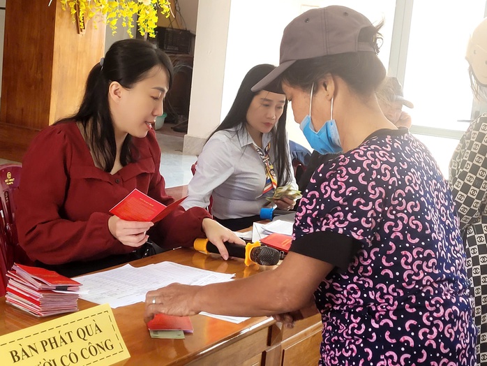 Gần 170.000 người ở Quảng Trị nhận qu&agrave; Tết của Đảng, Nh&agrave; nước - Ảnh 3.