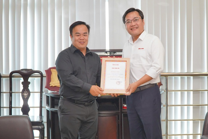 Ca sĩ H&agrave; Anh Tuấn v&agrave; c&ocirc;ng ty Việt Vision đồng h&agrave;nh với Quỹ Mai V&agrave;ng nh&acirc;n &aacute;i- Mai V&agrave;ng tri &acirc;n  - Ảnh 2.