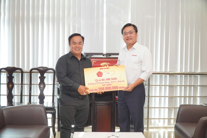 Ca sĩ H&agrave; Anh Tuấn v&agrave; c&ocirc;ng ty Việt Vision đồng h&agrave;nh với Quỹ Mai V&agrave;ng nh&acirc;n &aacute;i- Mai V&agrave;ng tri &acirc;n  - Ảnh 1.