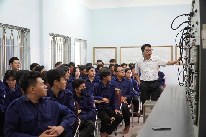 Thêm phụ cấp, giữ chân thầy dạy nghề - Ảnh 1. Thêm phụ cấp, giữ chân thầy dạy nghề - Ảnh 1.