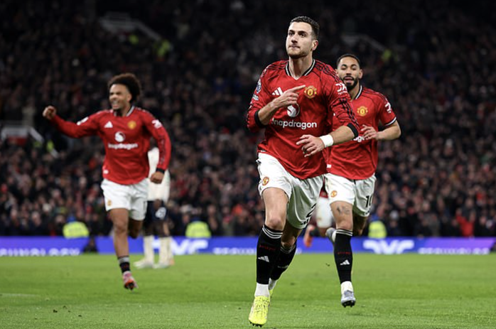 Đánh rơi chiến thắng sân nhà, Man United lỡ Top 5 Ngoại hạng - Ảnh 3.