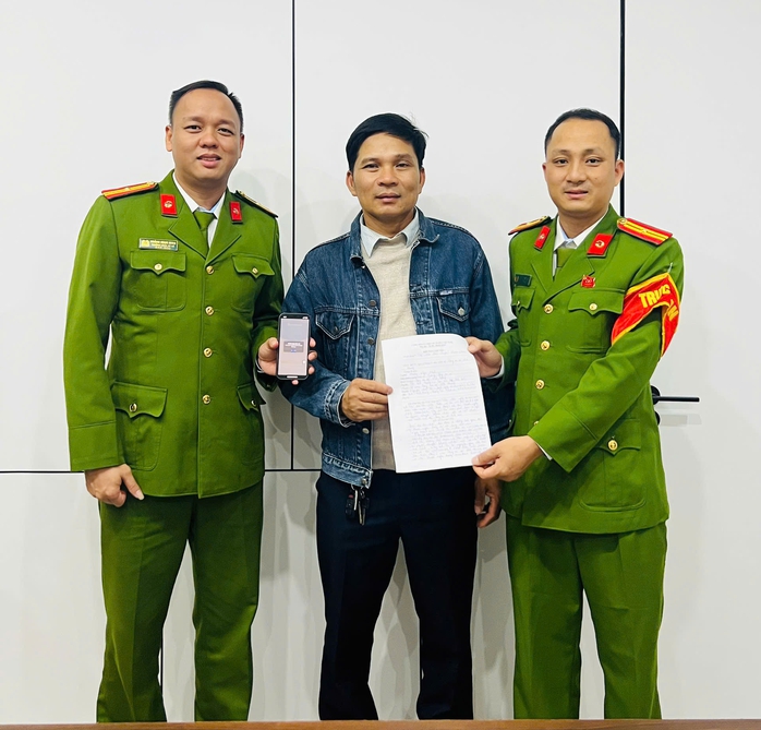 Người Quảng Trị chuyển trả 155 triệu đồng chuyển nhầm qua tài khoản ngân hàng - Ảnh 1.