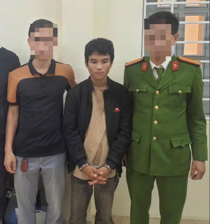 Bắt giữ Hồ A Phon: Đối tượng cướp giật tài sản bị truy nã tại Quảng Trị - Ảnh 1. Bắt giữ Hồ A Phon: Đối tượng cướp giật tài sản bị truy nã tại Quảng Trị - Ảnh 1.