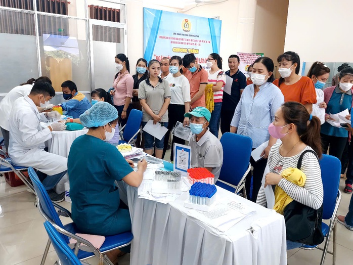 Năm 2025, dự chi khám chữa bệnh BHYT tại TPHCM vượt dự toán khoảng 2.000 tỉ đồng - Ảnh 1.