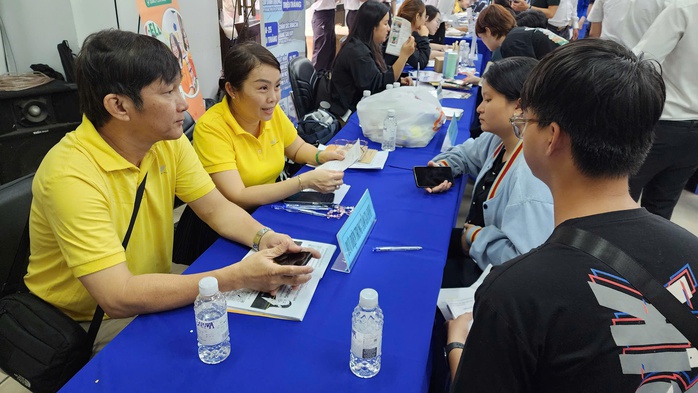 Vì sao nhu cầu tuyển dụng tại TPHCM tăng cao cuối năm 2025? - Ảnh 1.