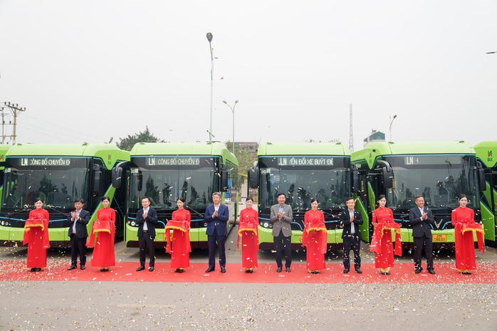 Doanh nghiệp Hà Nội đầu tư 400 tỉ đồng chuyển đổi 100 % sang xe buýt điện - Ảnh 2. Doanh nghiệp Hà Nội đầu tư 400 tỉ đồng chuyển đổi 100 % sang xe buýt điện - Ảnh 2.