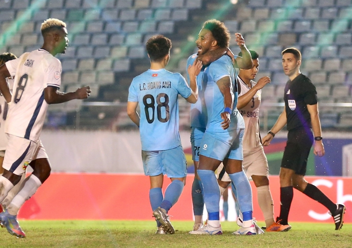 Tiền đạo nhập tịch Nguyễn Xuân Son lập hat-trick ở đấu trường C1 Đông Nam Á 2025-2026 - Ảnh 3.