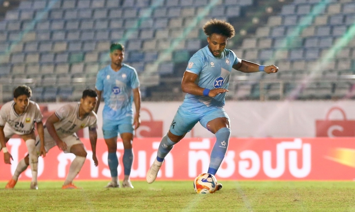 Tiền đạo nhập tịch Nguyễn Xuân Son lập hat-trick ở đấu trường C1 Đông Nam Á 2025-2026 - Ảnh 1.