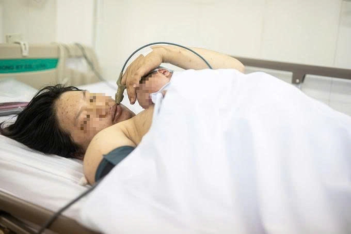 Vượt biển lúc nửa đêm, thai phụ kịp sinh con khoẻ mạnh tại Bệnh viện Từ Dũ cơ sở 2 - Ảnh 1.