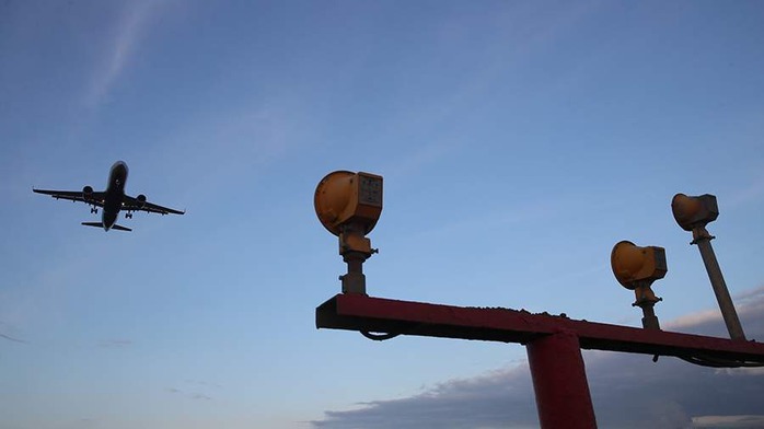 Hãng hàng không Nga phủ nhận máy bay chở 425 người “bốc cháy dữ dội” - Ảnh 1.