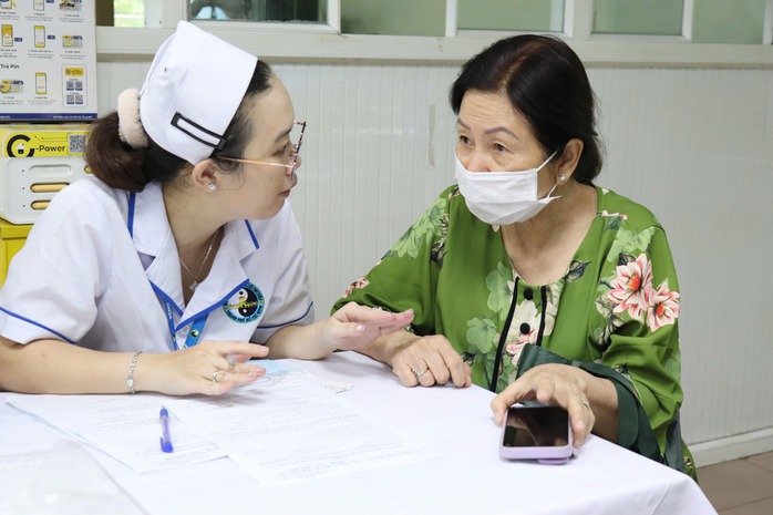 Khám chữa bệnh, xuất trình thẻ BHYT muộn quyền lợi được giải quyết? - Ảnh 1.