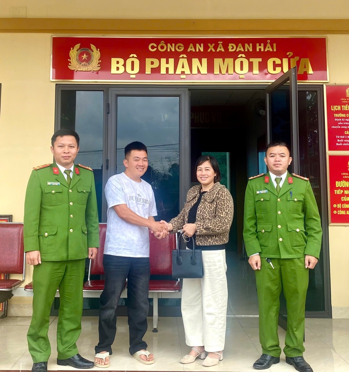 Nhờ công an tìm người chuyển nhầm hơn 300 triệu vào tài khoản để trả lại - Ảnh 1.