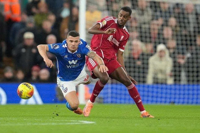 Van Dijk và cái bóng nhạt nhòa của chính mình - Ảnh 2.