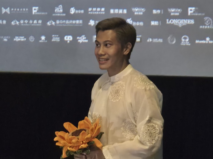 Anh Tạ "Mưa đỏ" đọ sắc với mỹ nam Lâm Bách Hoành - Ảnh 6.