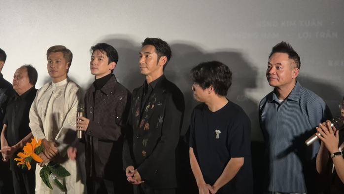 Anh Tạ "Mưa đỏ" đọ sắc với mỹ nam Lâm Bách Hoành - Ảnh 1.