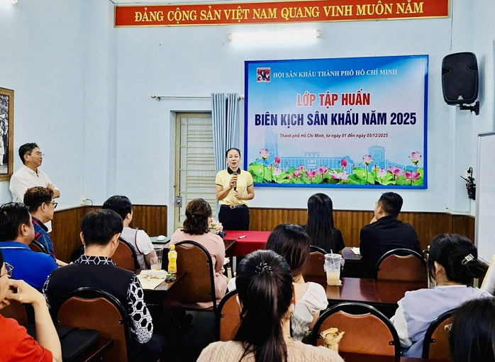 NSND Trần Ngọc Giàu đánh giá cao lớp tập huấn biên kịch sân khấu 2025 - Ảnh 3.