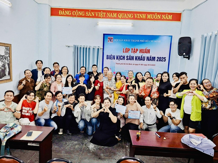 NSND Trần Ngọc Giàu đánh giá cao lớp tập huấn biên kịch sân khấu 2025 - Ảnh 2.